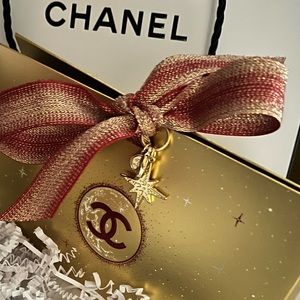 Price Firm CC CHANEL Authentic Charm “STAR Charm” w/Box and Bow Ribbon Set